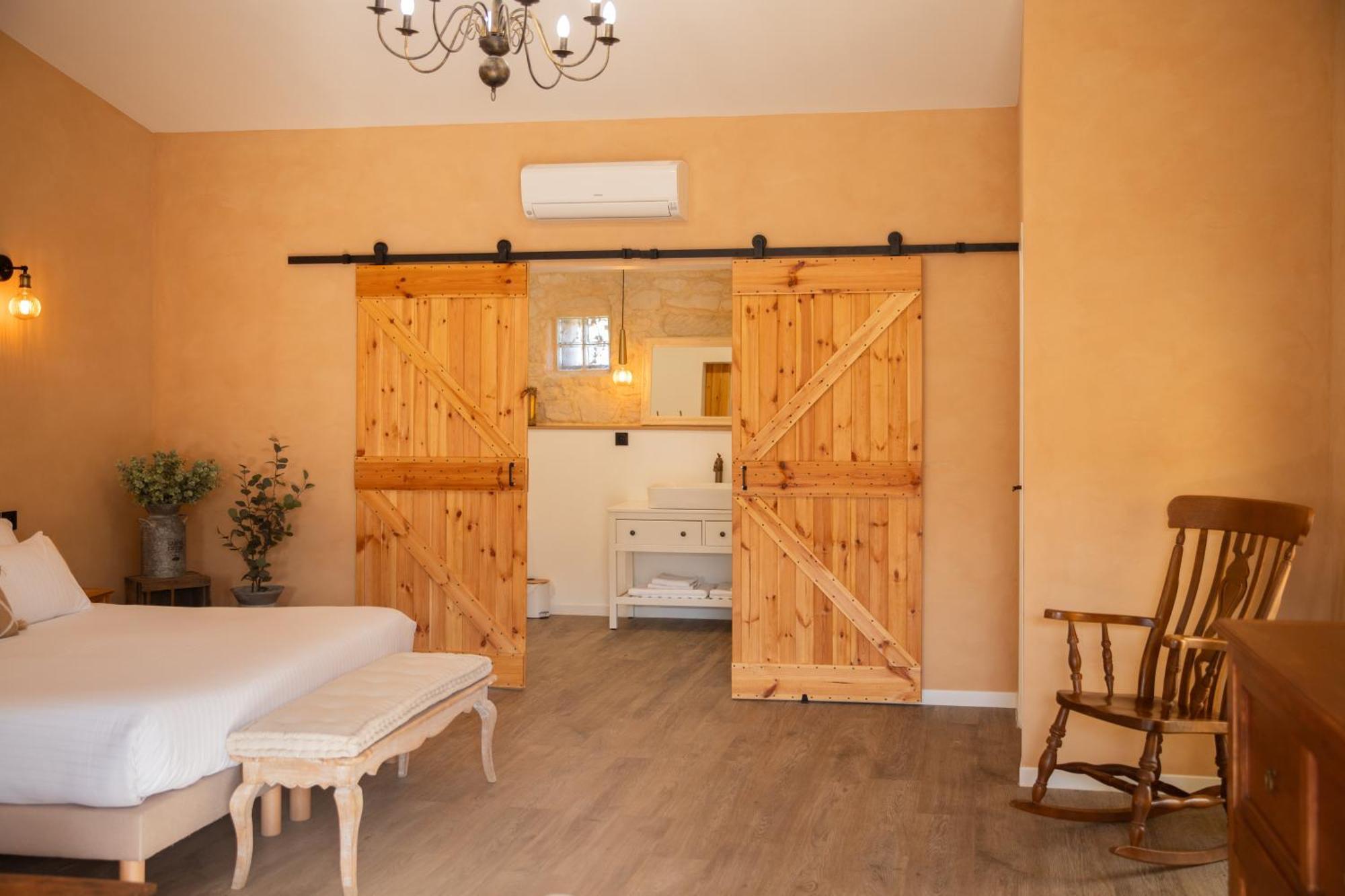 Solérieux Maison Roucas - Restaurant Et Chambres D'Hotes מראה חיצוני תמונה